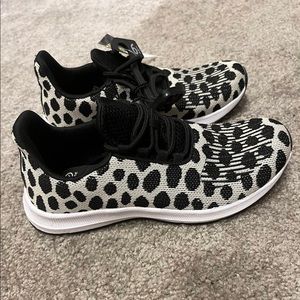 Women athletics works sneakers